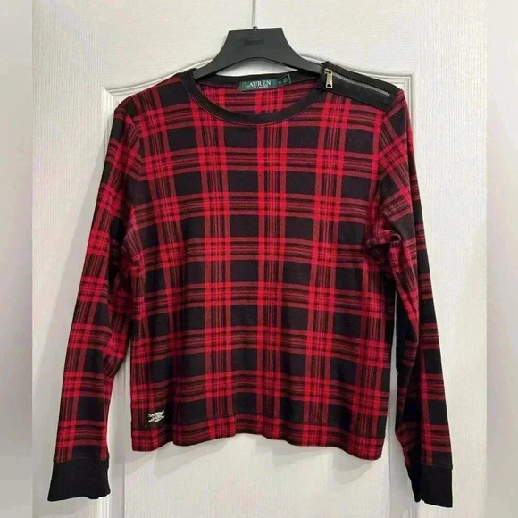 Ralph Lauren cute top. Ptp 20” shoulder to hem 22.5” - Picture 1 of 6